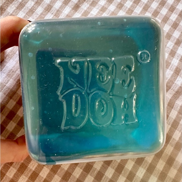 NeeDoh NICE Berg Squeeze - NEW - Picture 3 of 5